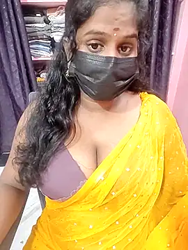 Snapshot of Keerthee_ chatting on 11.10.25 Keerthee online show from 11.10.25