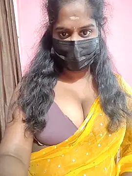 Snapshot of Keerthee_ chatting on 11.11.25 Keerthee online show from 11.11.25