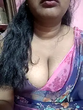 Snapshot of Keerthee_ chatting on 11.12.25 Keerthee online show from 11.12.25