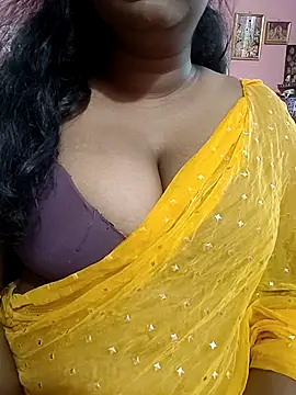 Snapshot of Keerthee_ chatting on 11.13.25 Keerthee online show from 11.13.25