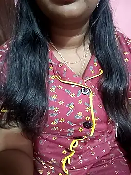 Snapshot of Keerthee_ chatting on 11.30.25 Keerthee online show from 11.30.25