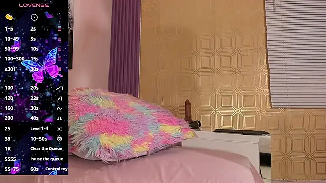 Snapshot of valen_gill chatting on 11.20.25 valen gill online show from 11.20.25