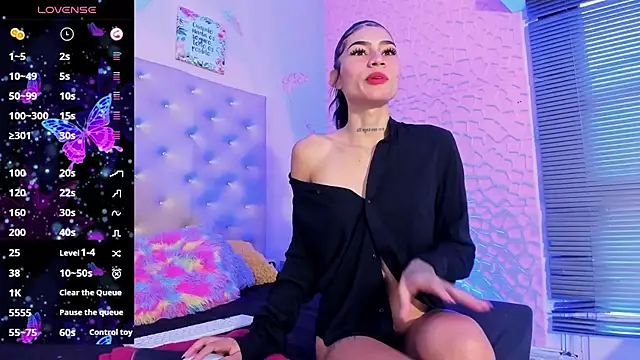 Snapshot of valen_gill chatting on 11.30.25 valen gill online show from 11.30.25