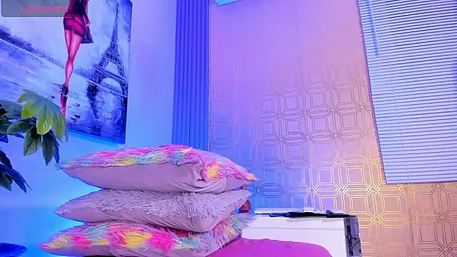 Snapshot of valen_gill chatting on 12.14.25 valen gill online show from 12.14.25