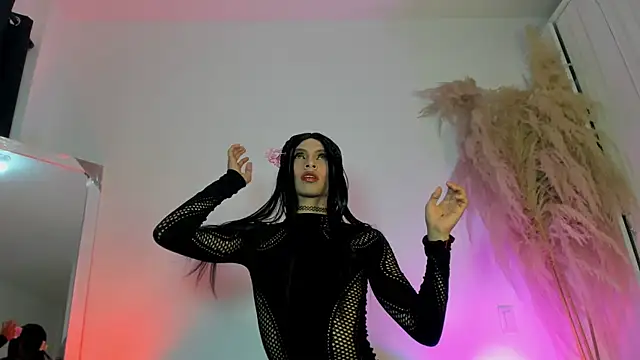 Dominique Rae online show from 11.21.25