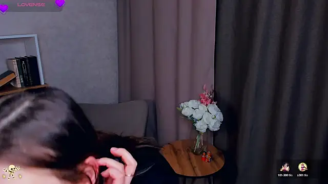 JosieNadile online show from 11.11.25