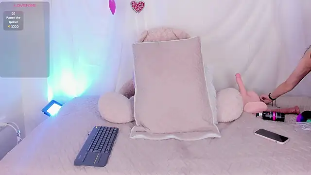 Nyra lux16 online show from 04.01.26