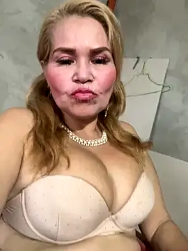 Snapshot of dirty_mother3 chatting on 12.13.25 dirty mother3 online show from 12.13.25