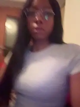 Snapshot of SwissMirelle chatting on 11.07.25 SwissMirelle online show from 11.07.25