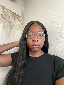 Snapshot of SwissMirelle chatting on 11.08.25 SwissMirelle online show from 11.08.25