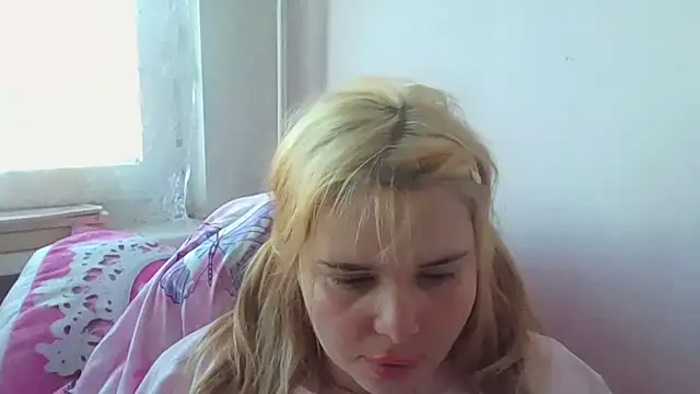 Snapshot of HornyElena chatting on 01.19.26 HornyElena online show from 01.19.26