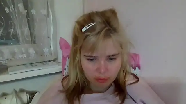 Snapshot of HornyElena chatting on 02.06.26 HornyElena online show from 02.06.26