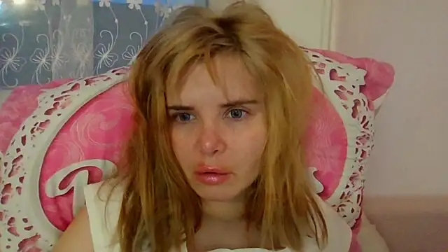 Snapshot of HornyElena chatting on 02.09.26 HornyElena online show from 02.09.26