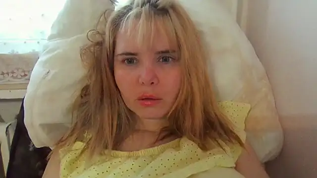 Snapshot of HornyElena chatting on 02.14.26 HornyElena online show from 02.14.26