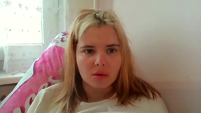 Snapshot of HornyElena chatting on 02.16.26 HornyElena online show from 02.16.26