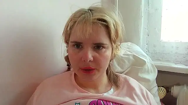 Snapshot of HornyElena chatting on 02.20.26 HornyElena online show from 02.20.26