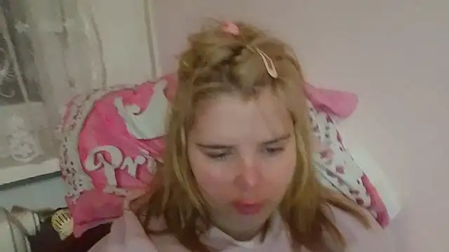 Snapshot of HornyElena chatting on 03.01.26 HornyElena online show from 03.01.26