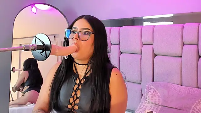 Snapshot of Amy_whittee chatting on 12.05.25 Amy whittee online show from 12.05.25