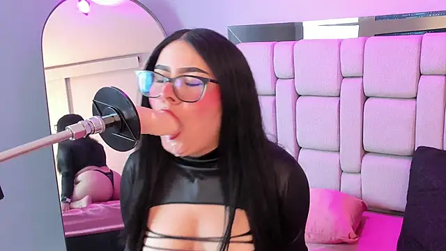 Snapshot of Amy_whittee chatting on 12.14.25 Amy whittee online show from 12.14.25