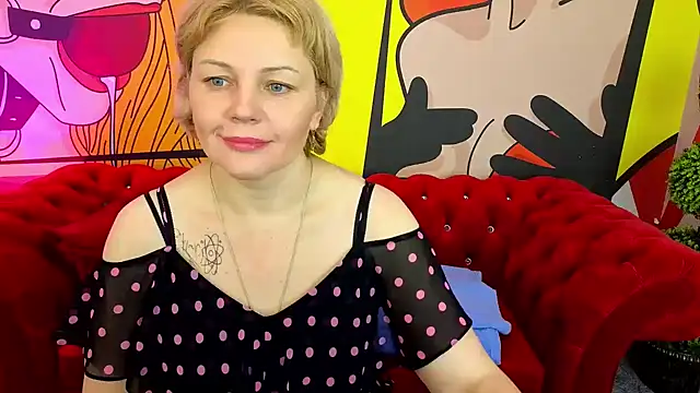 Snapshot of AmaraNights chatting on 12.04.25 AmaraNights online show from 12.04.25