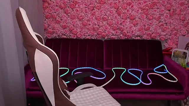 Snapshot of AmaraNights chatting on 06.21.26 AmaraNights online show from 06.21.26