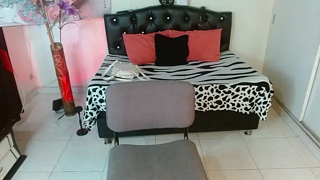 Snapshot of LuluKiss_ chatting on 01.08.26 LuluKiss online show from 01.08.26