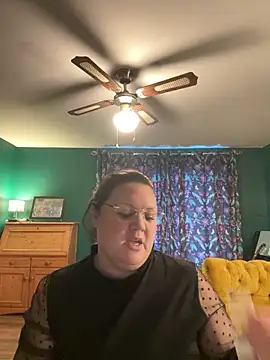 Snapshot of RealWoman84 chatting on 11.11.25 RealWoman84 online show from 11.11.25