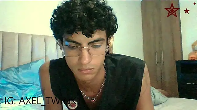 Snapshot of axel_love13 chatting on 12.04.25 axel love13 online show from 12.04.25