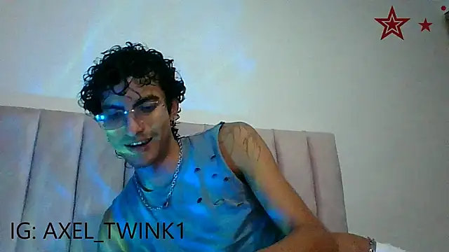 Snapshot of axel_love13 chatting on 01.10.26 axel love13 online show from 01.10.26