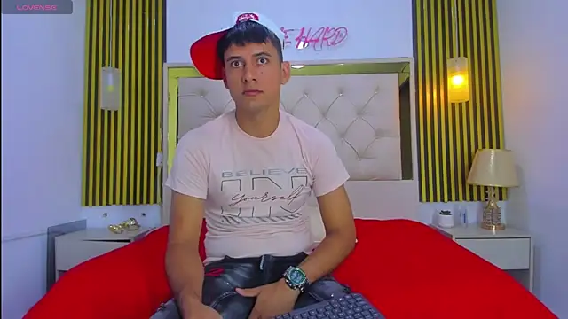 Snapshot of KEVIN_MCKINLEY chatting on 11.09.25 KEVIN MCKINLEY online show from 11.09.25