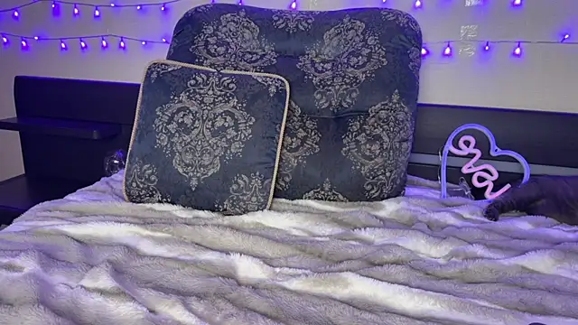 Fantasy Moonlightt online show from 12.19.25