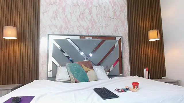 Snapshot of Lunaa_Milf chatting on 11.15.25 Lunaa Milf online show from 11.15.25