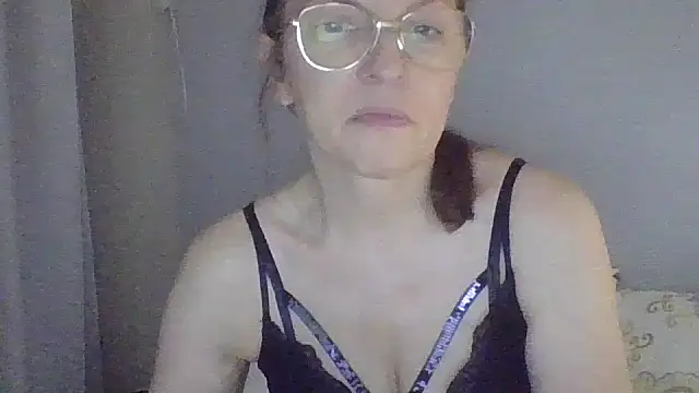 Snapshot of Eva_Glad chatting on 11.14.25 Eva Glad online show from 11.14.25