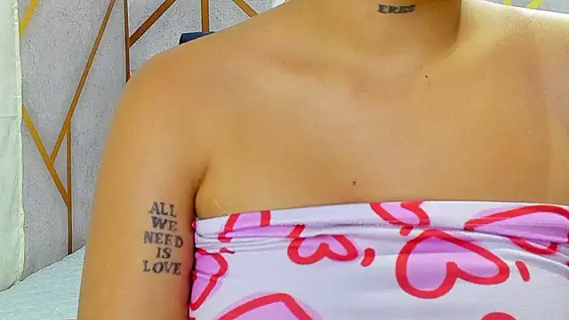 Snapshot of _vaiolet_owo chatting on 01.18.26 vaiolet owo online show from 01.18.26