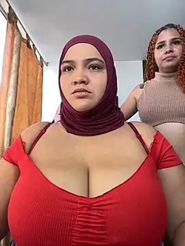 Snapshot of sweetmuslim01 chatting on 10.26.25 sweetmuslim01 online show from 10.26.25