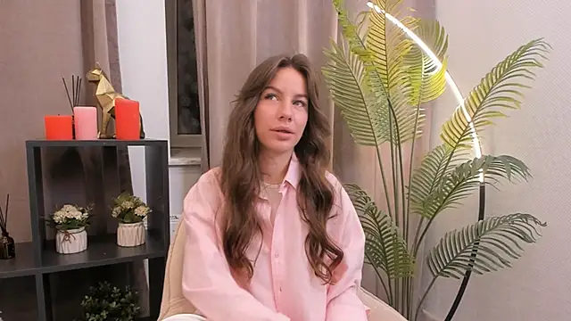 Snapshot of OtiliaNatiello chatting on 11.09.25 OtiliaNatiello online show from 11.09.25