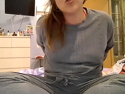 Domiqueen online show from 11.06.25