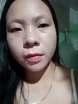 Snapshot of thien-nga chatting on 11.08.25 thien-nga online show from 11.08.25