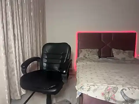 Snapshot of CutiePihu chatting on 06.25.26 CutiePihu online show from 06.25.26
