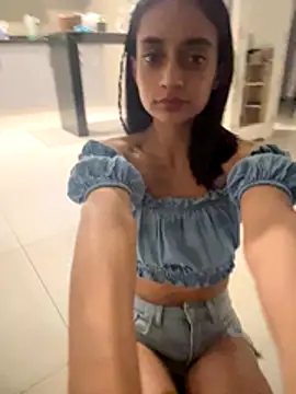 Snapshot of Bella_Nyx chatting on 11.08.25 Bella Nyx online show from 11.08.25