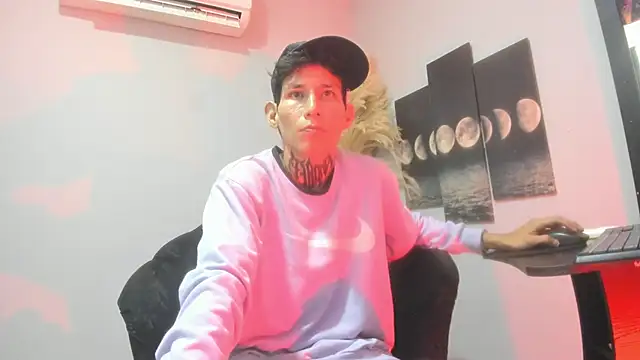 Snapshot of David_Power chatting on 11.12.25 David Power online show from 11.12.25