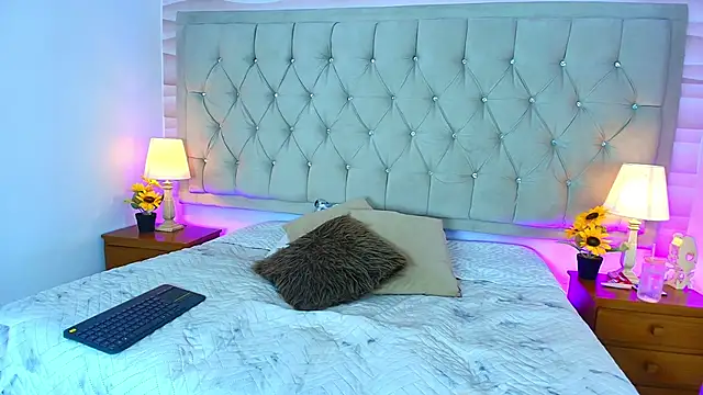 Snapshot of Liathompson_FG chatting on 11.24.25 Liathompson FG online show from 11.24.25