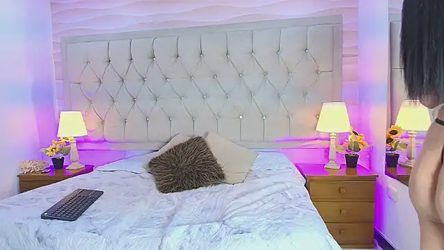 Snapshot of Liathompson_FG chatting on 12.16.25 Liathompson FG online show from 12.16.25