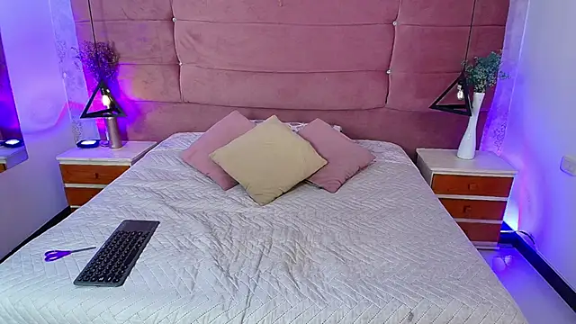 EmylyTaylor FG online show from 11.20.25