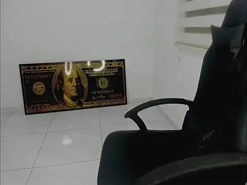 Snapshot of queen_findom1 chatting on 03.15.26 queen findom1 online show from 03.15.26