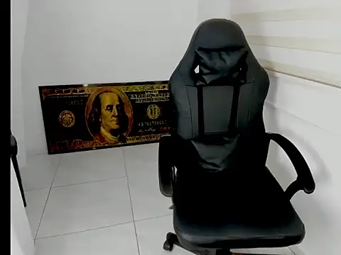 Snapshot of queen_findom1 chatting on 04.03.26 queen findom1 online show from 04.03.26