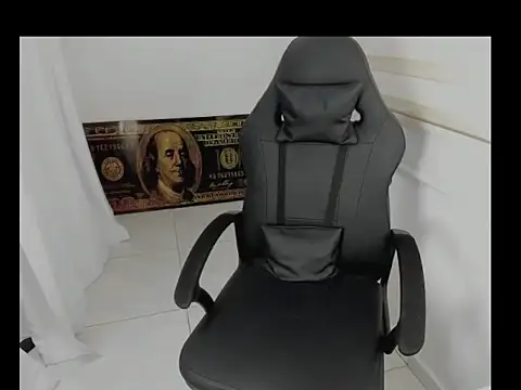 Snapshot of queen_findom1 chatting on 04.09.26 queen findom1 online show from 04.09.26