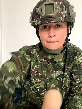 Snapshot of Miia_Hoot chatting on 11.13.25 Miia Hoot online show from 11.13.25