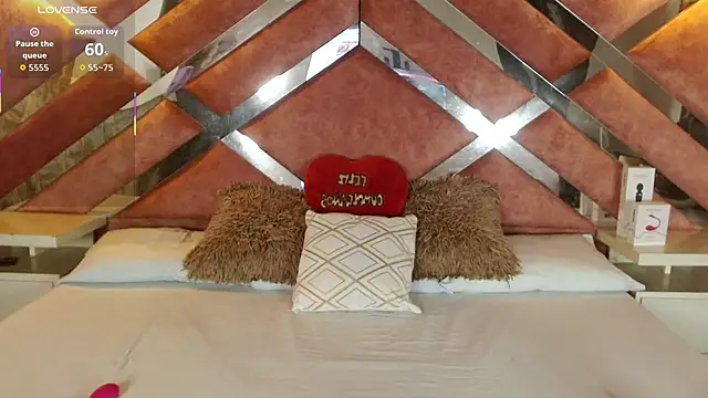 Lily Queen30 online show from 11.19.25