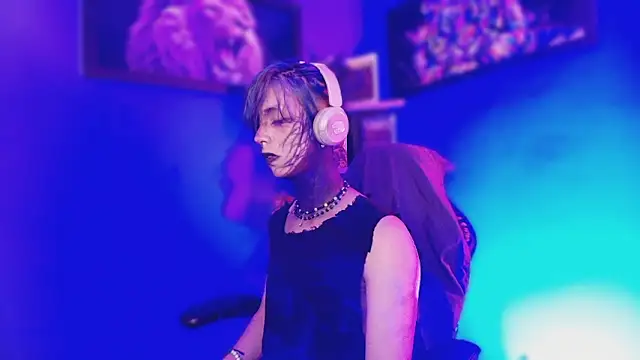 luxiel  online show from 03.24.26